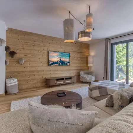 Royal Stratton 3 En-suites Facing Grands Montets Chamonix